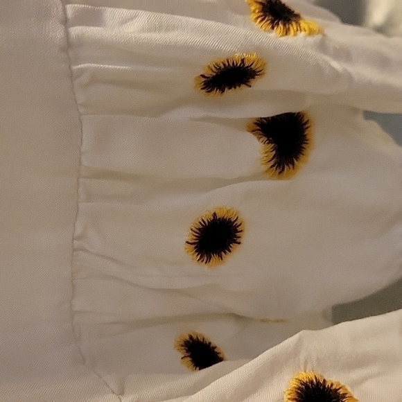 J FOR JUSTIFY White Off Shoulder Embroidered Hi-Lo Walk Through Peasant Dress - Picture 8 of 11